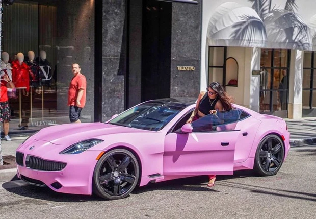 Phạm Hương khoe xế hộp tiền tỷ, khẳng định cuộc sống sang chảnh