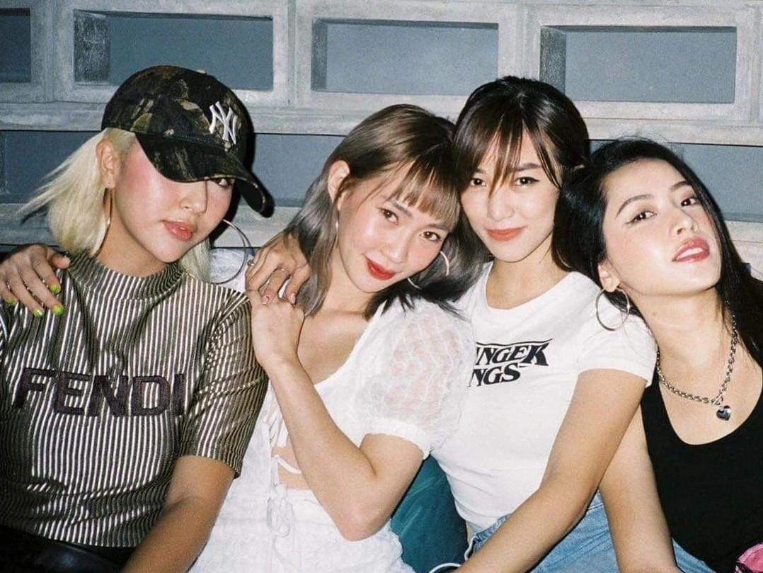 Trang Lou khoe ảnh hồi 'ngố tàu', Nhật Lê ở nhà đắp mặt nạ dịp nghỉ lễ