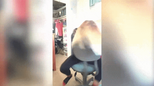 Cái kết cho cô nàng thích thể hiện.