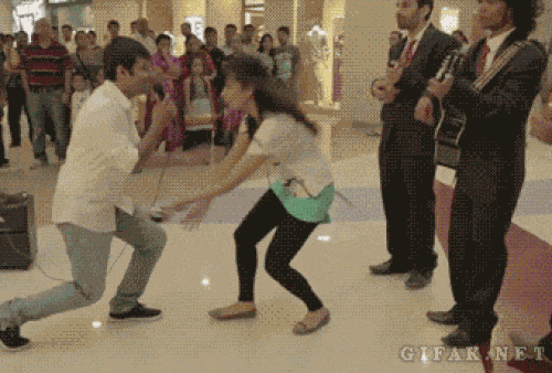 Yêu đương gì đâu mà ông cứ nói linh tinh thế hả?