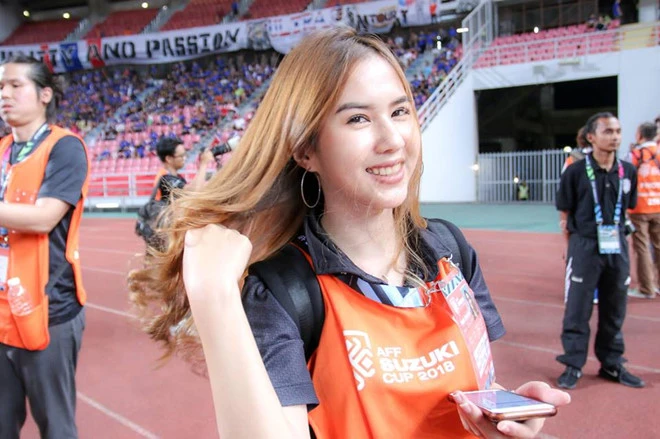 'PV xinh nhất xứ chùa Vàng' là bạn gái tiền đạo tuyển Thái Lan