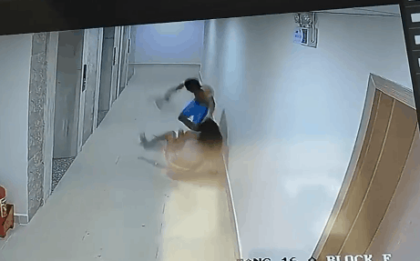 Nguoi dan ong hanh hung co gai o hanh lang chung cu gay phan no