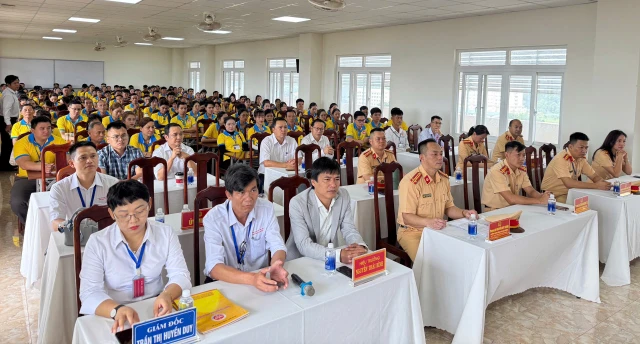 Kỳ sát hạch lái xe đầu tiên do Công an Đắk Lắk tổ chức