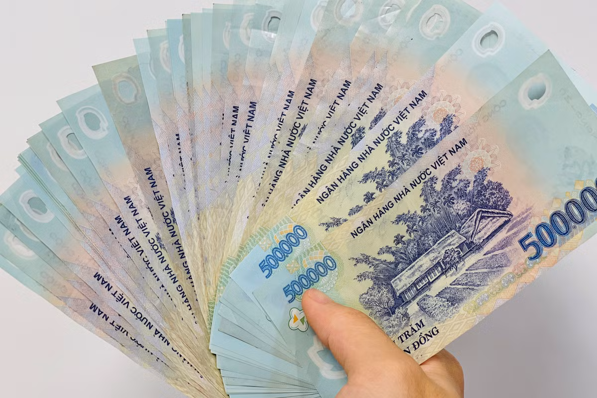 Trước thời điểm nạn nhân tử vong, Khay dọn ra ở riêng. Sau cái chết của mẹ, Khay đã vội vã về nhà lấy số tiền mà bà Mẩy cất giữ. Tuy nhiên, khi làm việc với vợ chồng Khay, cơ quan điều tra đã nhanh chóng loại họ ra khỏi vòng nghi vấn. Kết quả khám nghiệm hiện trường cho thấy, ngoài máu của nạn nhân Mẩy thì còn có vết máu của một người lạ khác. Quá trình sàng lọc, áp dụng các biện pháp nghiệp vụ, Công an tỉnh Lai Châu phát hiện, vết máu lạ để lại tại hiện trường vụ án có chung huyết thống với gia đình ông Phàn Chin K. (Ảnh minh họa, nguồn internet)