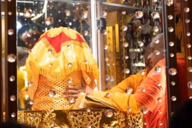 Khu vực chính điện nơi an vị xá lợi Phật được trang trí trang nghiêm, linh thiêng.