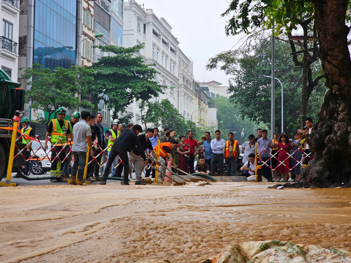 Theo quy trình của dự án, trước khi thi công khoan hầm, tư vấn và nhà thầu đã khảo sát công trình dọc tuyến.