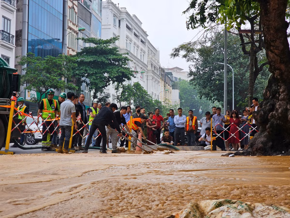 Theo quy trình của dự án, trước khi thi công khoan hầm, tư vấn và nhà thầu đã khảo sát công trình dọc tuyến.
