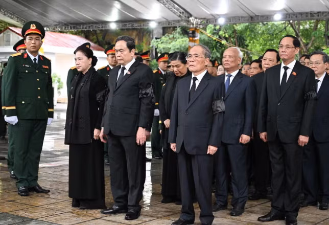 Đoàn Quốc hội do Ủy viên Bộ Chính trị, Chủ tịch Quốc hội Trần Thanh Mẫn làm Trưởng đoàn vào viếng nguyên Chủ tịch nước Trần Đức Lương.