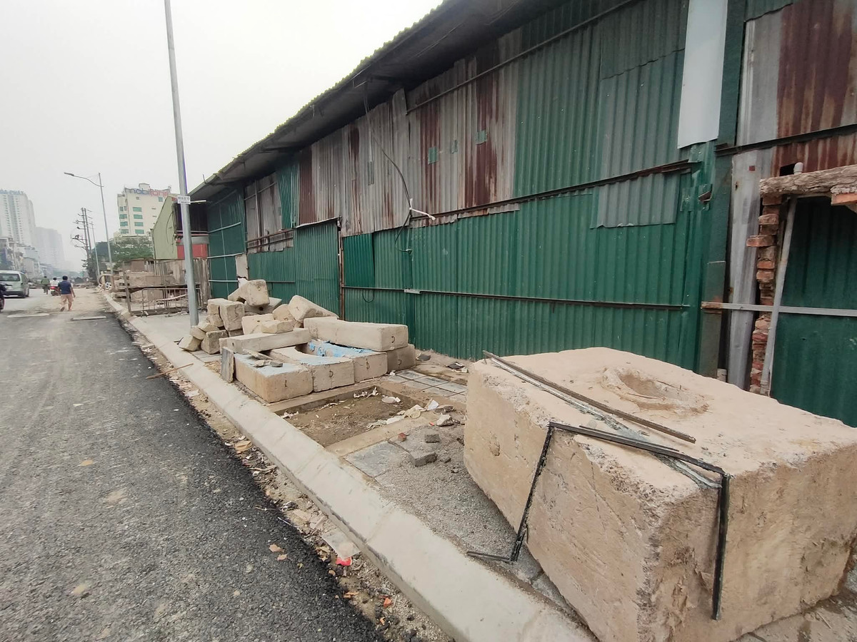 Việc sớm hoàn thiện toàn bộ nút giao Vành đai 2,5 - Giải Phóng không chỉ giúp tối ưu hóa công năng của hầm chui mà còn góp phần chỉnh trang đô thị, xóa bỏ tình trạng đi lại lộn xộn tại khu vực cửa ngõ phía Nam Thủ đô.