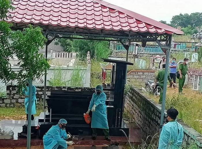 Nhanh chóng kết nối, xác minh, Công an huyện Thủy Nguyên đã xác định danh tính nạn nhân là ông Vũ Trọng N., sinh 1937, làm nghề xe ôm. Kết quả khám nghiệm cho thấy, hiện trường chính của vụ án là khu vực bãi cỏ đầu hồi nhà quản trang. Hung thủ đã thực hiện hành vi cực kỳ dã man, để lại hàng chục nhát đập do vật tày có góc cạnh gây nên ở vùng gáy, đầu và mặt nạn nhân. Cơ quan điều tra đã xác định rõ dấu hiệu của một vụ án hình sự giết người, cướp tài sản mang tính chất đặc biệt nghiêm trọng. (Ảnh minh họa, nguồn internet)