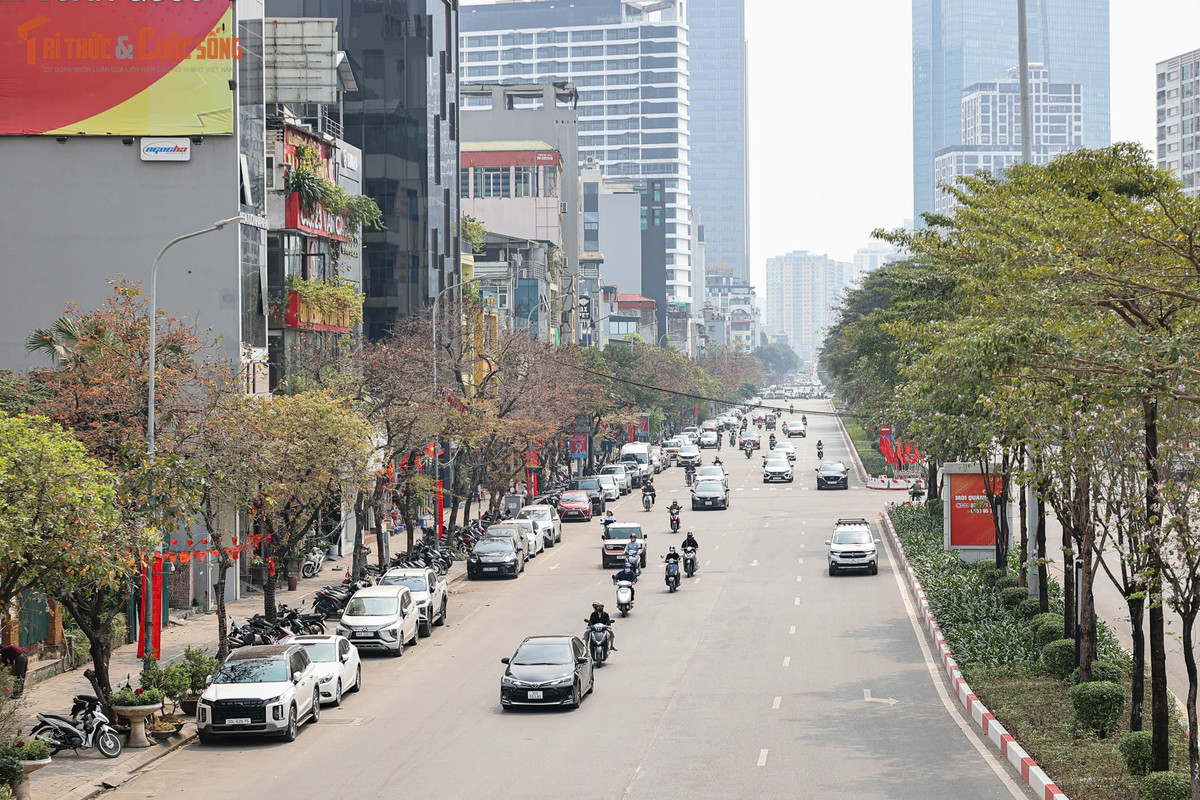 Dự án đường sắt đô thị số 5 (tuyến Văn Cao - Hòa Lạc) có tổng mức đầu tư hơn 65.000 tỷ đồng, được thiết kế theo tiêu chuẩn đường đôi khổ 1.435 mm, điện khí hóa, dài khoảng 39,58 km (gồm 6,59 km đi ngầm và 32,99 km đi trên mặt đất và trên cao). Dự án đi qua 18 phường, xã của TP Hà Nội với 20 nhà ga (6 ga ngầm, 13 ga mặt đất, 1 ga trên cao) và 2 depot.