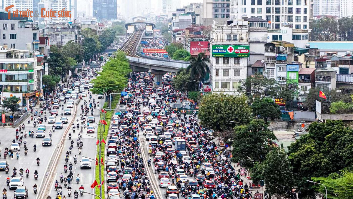 Đường Nguyễn Trãi xảy ra tình trạng ùn tắc giao thông...