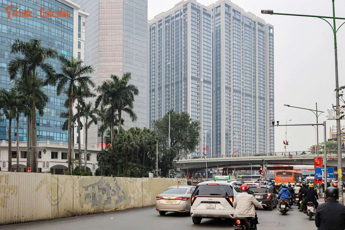 Khi đi vào khai thác, tuyến metro số 5 sẽ góp phần giảm ùn tắc trên trục Nguyễn Chí Thanh – Trần Duy Hưng. Đồng thời, việc kết nối với metro số 3 (Nhổn - Ga Hà Nội) giúp việc đi lại bằng đường sắt đô thị thuận tiện hơn.