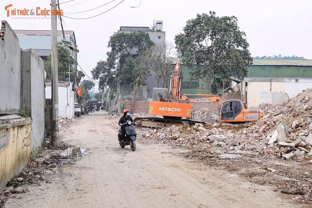 Tại khu vực Thạch Bình (xã Yên Bài) - điểm cuối của tuyến, công tác giải phóng mặt bằng đang được triển khai khẩn trương.