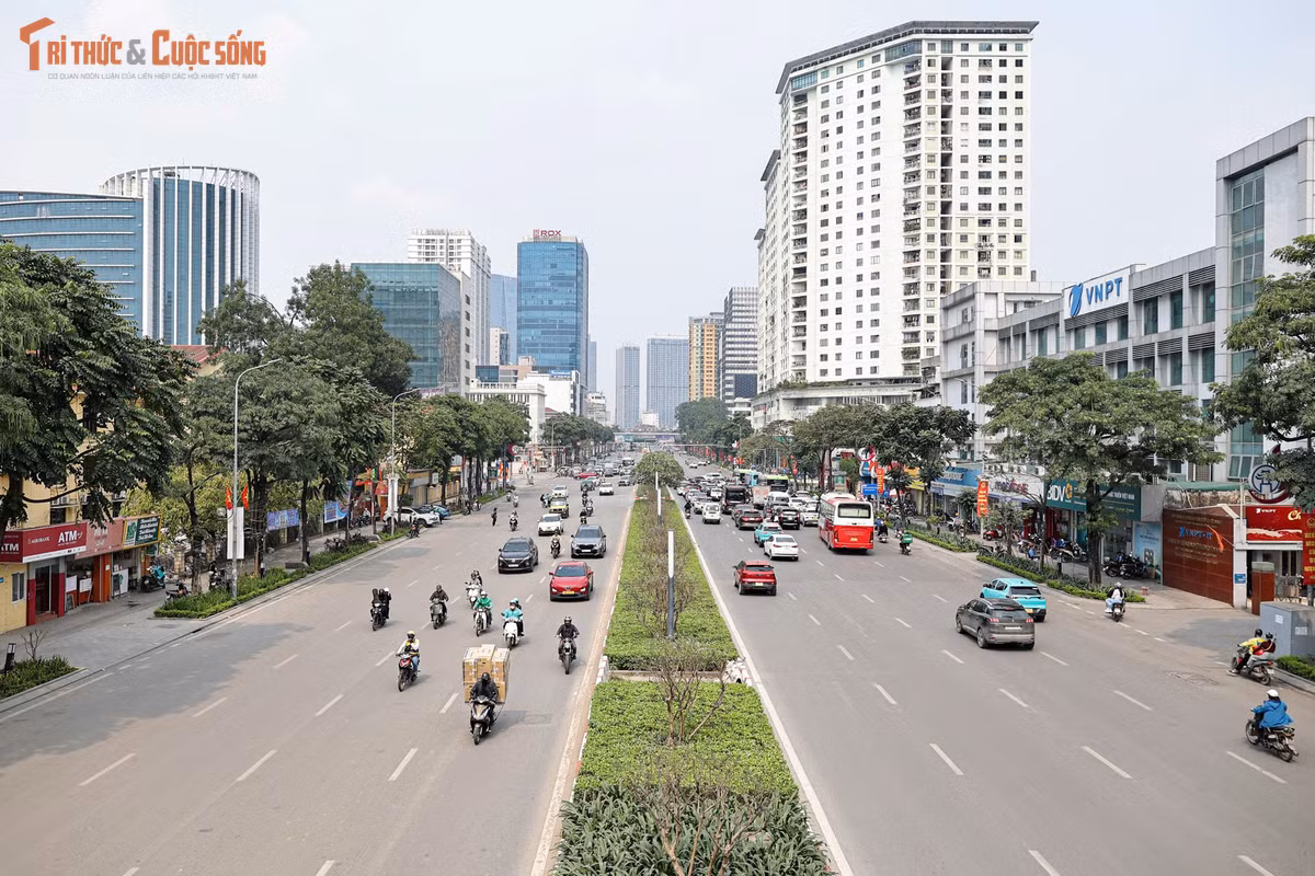 Dự án đường sắt đô thị số 5 (Văn Cao – Hòa Lạc) với tổng mức đầu tư hơn 65.000 tỷ đồng đang bước vào giai đoạn triển khai quan trọng, khi công tác giải phóng mặt bằng được đẩy nhanh nhằm sớm khởi công các hạng mục đầu tiên.