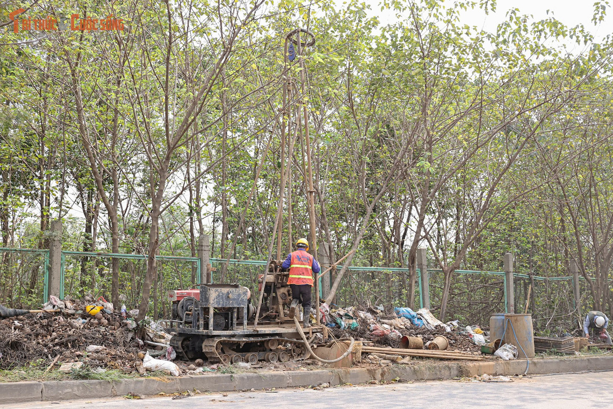 Dự án đang bước vào giai đoạn triển khai quan trọng, với công tác giải phóng mặt bằng được thúc đẩy tại nhiều khu vực, đồng thời hoàn thiện các điều kiện để thi công những hạng mục đầu tiên.