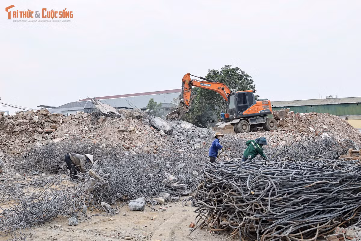 Cùng với đó, công tác khảo sát địa chất phần ngầm đã hoàn thành, các hạng mục còn lại đang được đẩy nhanh và dự kiến hoàn tất trong tháng 4 để phục vụ lập hồ sơ thiết kế bản vẽ thi công.