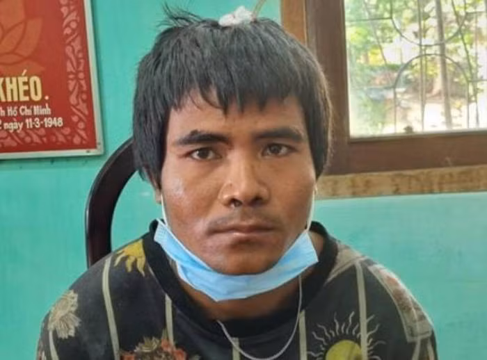 Các nhân chứng khai bà Bor sống ở điểm làng Chư Krei từ nhiều năm nay, không có mâu thuẫn với ai. Từ lúc nạn nhân rời khỏi làng cho đến khi phát hiện chết trên núi, không ai nhìn thấy bà Bor. Mặc dù manh mối về đối tượng khá mù mờ, nhưng qua sàng lọc, lực lượng Công an nhận thấy nổi lên đối tượng Đinh Kơng (SN 1993, cùng trú làng Chư Krei, xã Đăk Pơ Pho) có nhiều biểu hiện nghi vấn.