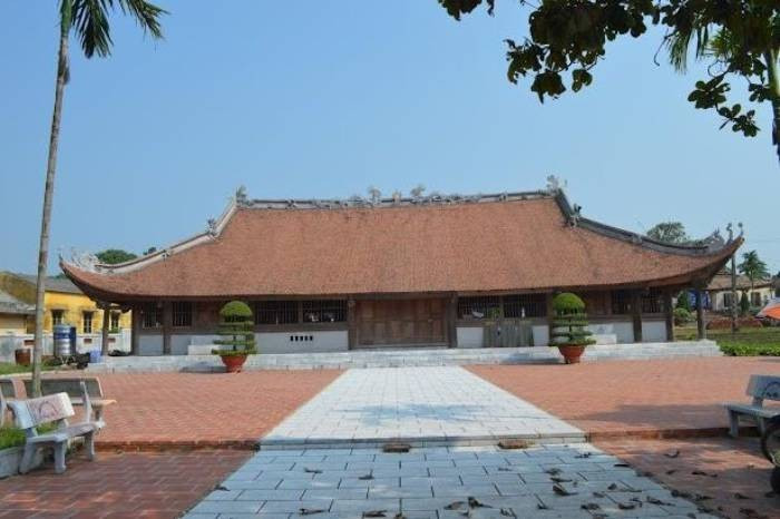 Theo hồ sơ vụ án, do mấy ngày không thấy bà Phạm Thị H (SN 1961, trú tại thôn Lĩnh Đông, xã Phạm Hoạt, Kinh Môn, Hải Dương - cũ) ra sân đình tập thể dục, chiều 5/1/2016, mấy người hàng xóm tìm đến nhà, đứng bên ngoài gọi nhiều lần nhưng chẳng thấy bà H hồi đáp. Căn nhà đóng cửa im ỉm, vắng lặng. Bà H li dị được nhiều năm, các con đều lớn, trưởng thành và lập nghiệp nơi khác. Căn nhà nằm ở thôn Linh Đông chỉ có mình bà H sinh sống. (Ảnh minh họa, nguồn internet)