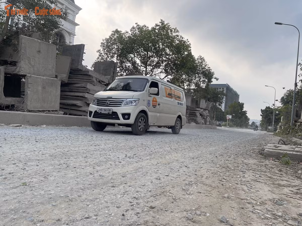 Theo ghi nhận, dự án khởi công từ năm 2016 với kỳ vọng cải thiện hạ tầng giao thông khu vực, tuy nhiên sau gần một thập kỷ, việc nâng cấp, mở rộng tuyến đường 70 vẫn chưa thể hoàn thành. Nhiều đoạn đường thi công dở dang, hạ tầng thiếu đồng bộ khiến việc đi lại của người dân gặp nhiều khó khăn.