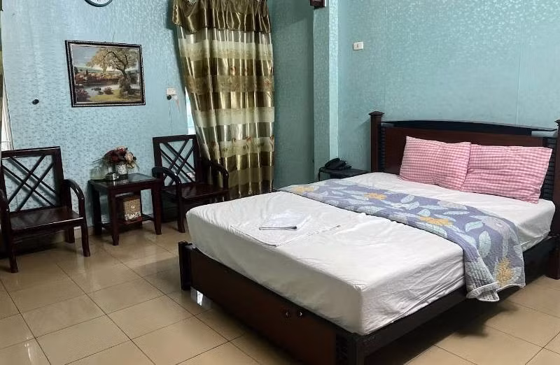 Ngay lập tức danh tính của cặp đôi trên được làm rõ là Nguyễn Thành Luân (24 tuổi, trú tại xã Minh Hòa, huyện Hưng Hà, Thái Bình) và Lê Thị Uyên (19 tuổi, ở xã Hồng Minh, huyện Hưng Hà). Vào thời điểm các trinh sát tìm đến địa chỉ cư trú của hai đối tượng trên thì chúng đã đi đâu không rõ. Các trinh sát nắm được, Luân và Uyên có mối quan hệ tình cảm với nhau. Cả hai người đều đi làm thuê tại Quảng Ninh. Vào ngày 8/1/2011, Luân cùng Uyên về Hưng Hà chơi và đến thuê phòng tại nhà nghỉ của chị G. (Ảnh minh họa, nguồn internet)