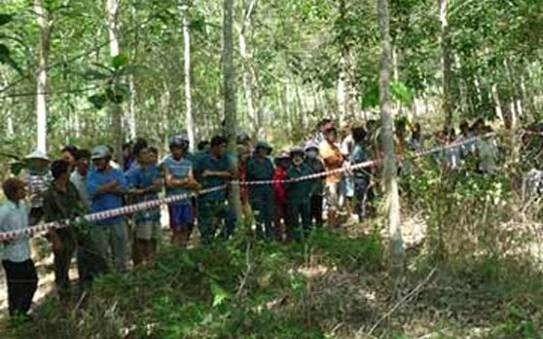 Nhận định đây chỉ có thể là vụ án giết người, cướp tài sản, Tổ điều tra án quyết định cử người phối hợp với công an địa phương rà soát các đối tượng khả nghi trên địa bàn. Ngay trong ngày, hơn chục đối tượng khả nghi tại địa phương đã được công an mời đến trụ sở UBND xã Bàu Cạn lấy lời khai để xác minh về những hoạt động của họ trong 24 giờ trước khi vụ án xảy ra. (Ảnh minh họa, nguồn internet)