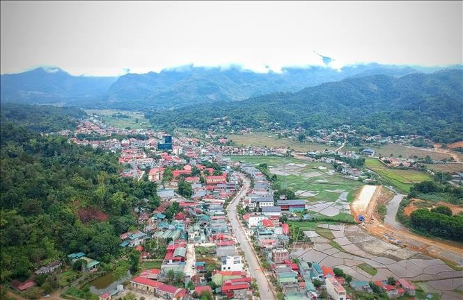 Chỉ ít giờ sau, từ thông tin trên thẻ nhớ, Ban chuyên án nhận thấy có một vài dữ liệu thể hiện sự liên quan đến người sinh sống tại huyện Tuần Giáo (tỉnh Điện Biên). Ngay lập tức, Công an tỉnh Sơn La đề nghị Công an tỉnh Điện Biên phối hợp rà soát các thanh niên có độ tuổi từ 20- 30 sinh sống tại huyện Tuần Giáo. Kết quả cho thấy, dấu vân tay của nạn nhân trùng với dấu vân tay được Công an tỉnh Điện Biên lưu giữ của anh Lò Văn D. (SN 1989, trú tại bản Rừn, xã Chiềng Sinh, huyện Tuần Giáo, Điện Biên). (Ảnh minh họa, nguồn internet)