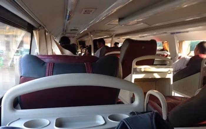 Các điều tra viên tập trung vào nhân thân anh C. Người đàn ông này sống tại Bình Liêu, là bộ đội phục viên nên tính tình nhã nhặn, hiền lành. Chiếc xe khách nơi xảy ra vụ án được anh C mới mua để làm ăn. Anh C trong một lần chạy xe đã xảy ra mâu thuẫn với người tên Ngô Tiến Long, một người cũng sống tại Bình Liêu. Tuy nhiên, mọi chi tiết về sinh hoạt của Long và những người thân đều không có gì bất thường vào trước, trong và sau khi vụ án xảy ra. (Ảnh minh họa, nguồn internet)