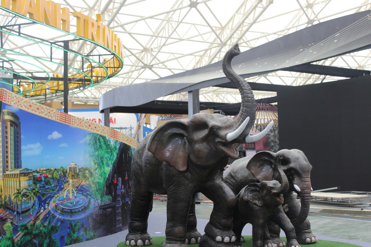 Với không gian rộng, triển lãm gây ấn tượng bằng các logo, biểu tượng có kích thước lớn, hứa hẹn thu hút đông đảo du khách tới tham quan.