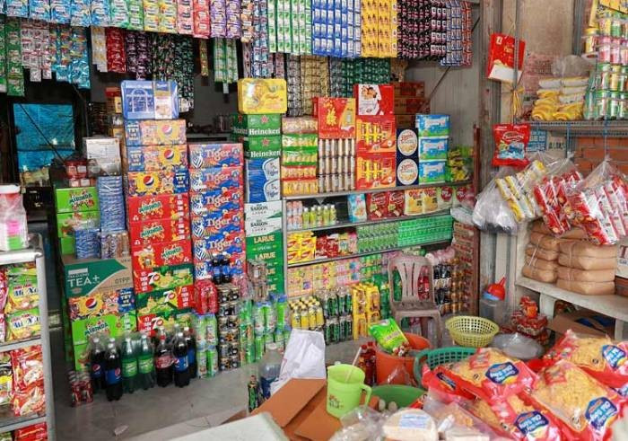 Theo hồ sơ vụ án, ngày 4/2/2016 tức là 25 Tết Bính Thân, Công an xã An Đổ (tỉnh Hà Nam cũ, nay là tỉnh Ninh Bình) nhận được tin báo trên địa bàn vừa xảy ra một vụ án mạng. Nạn nhân là bà Nguyễn Thị Th. (SN 1956, trú tại thôn Thượng, xã An Đổ) bị sát hại dã man tại nhà. Tại hiện trường, bà Th. đã tử vong ở giữa nhà, trên vùng mặt và đầu có dấu vết bị bầm dập do ngoại lực tác động. Nạn nhân tử vong do vết cắt ngang bằng kim loại trên cổ làm đứt cuống họng. Đồ đạc trong nhà bị xáo trộn. (Ảnh minh họa, nguồn internet)