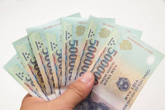 Tuy nhiên, từ khi có con, điều kiện kinh tế của gia đình anh Kh. ngày một khó khăn. Áp lực cơm áo gạo tiền khiến mối quan hệ vợ chồng giữa Lưu và anh Kh. không còn khăng khít như trước. Những trận cãi vã bắt đầu xuất hiện, khiến không khí gia đình nhiều lúc nặng nề. Không những thế, Lưu còn vướng vào tin đồn về những mối tình ngoài luồng. Khi hai vợ chồng không còn tìm được tiếng nói chung, dù rất yêu con, nhưng anh Kh. đã phải đưa đơn ra tòa ly hôn. (Ảnh minh họa, nguồn internet)