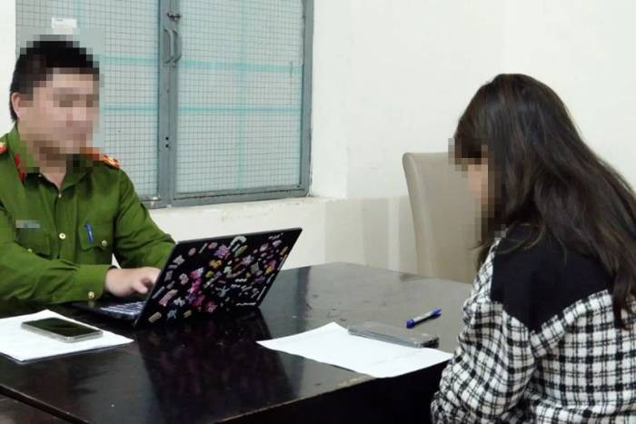 Theo hồ sơ vụ án, thấy con gái đi đâu suốt đêm đến rạng sáng mới về nhà, rồi thái độ lại không muốn nói chuyện, mặt cứ buồn buồn, có biểu hiện khác thường nên người mẹ gặng hỏi miết, bé L.A mới trả lời bị một gã thanh niên hãm hại. Kiểm tra thì thấy vùng kín của bé bị xâm hại, lúc 19h ngày 13/6/2017, gia đình đã đưa bé đến Công an thị xã Dĩ An, tỉnh Bình Dương trình báo. (Ảnh minh họa, nguồn intrernet)