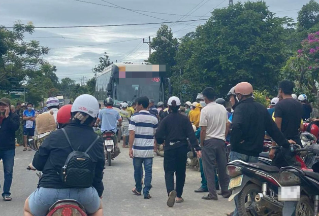 Anh C được kết luận tử vong với 9 vết thương trên cơ thể, trong đó có những vết gây thủng tim. Dưới sàn xe, các điều tra viên thu được 9 mảnh kim loại. Qua khám nghiệm hiện trường, các điều tra viên bước đầu nhận định vụ án chắc chắn liên quan đến một mâu thuẫn nào đó rất lớn. Nhóm gây án cũng phải là những kẻ có kinh nghiệm, có sự tính toán vô cùng kỹ lưỡng trước khi ra tay. Đặc biệt, chúng hạ quyết tâm sát hại bằng được anh C. (Ảnh minh họa, nguồn internet)