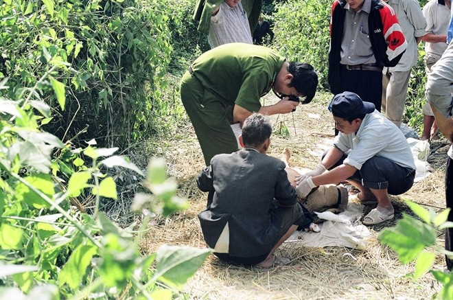 Qua giám định, lực lượng phá án nhận định, bộ xương là của nữ giới, khi chết tuổi đời ở tầm 20 – 25. Thời gian được chôn cho đến khi phát hiện là khoảng 13 đến 14 năm. Việc thi thể chỉ được bọc qua một lớp chăn hoa, chôn không quá sâu chứng tỏ ai đó muốn che giấu sự thật về cái chết này một cách rất vội vã. (Ảnh minh họa, nguồn internet)