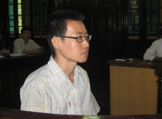 Qua tìm hiểu, các trinh sát được biết, chị H đã nhiều ngày không về khu trọ và cũng không đi học. Khi chắp nối các mối quan hệ của nạn nhân, các điều tra viên phát hiện một thanh niên người Hàn Quốc đang sinh sống tại khu tập thể trường Đại học Ngoại ngữ Hà Nội có nhiều nghi vấn có tên là Kim Ki Jong (SN 1982). Người này thời gian gần đây có học tiếng Việt với nạn nhân H. Việc bắt giữ Jong được tiến hành ngay sau đó. Tại cơ quan công an, bước đầu đối tượng không khai nhận. Mọi câu hỏi đều được anh ta lý giải, đưa ra bằng chứng ngoại phạm.