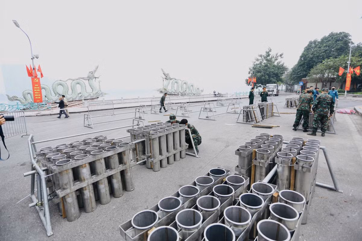 Theo UBND thành phố Hà Nội, dịp Tết Dương lịch năm 2026, thành phố tổ chức bắn pháo hoa nhằm tạo không khí vui tươi, phấn khởi cho nhân dân Thủ đô, chào mừng Đại hội Đại biểu toàn quốc lần thứ XIV của Đảng và các ngày lễ lớn trong năm. Theo kế hoạch, Hà Nội sẽ bắn pháo hoa tầm cao 15 phút, từ 23h45 ngày 31/12/2025 đến 0h ngày 1/1/2026, tại 5 điểm với 6 trận địa trên địa bàn thành phố.