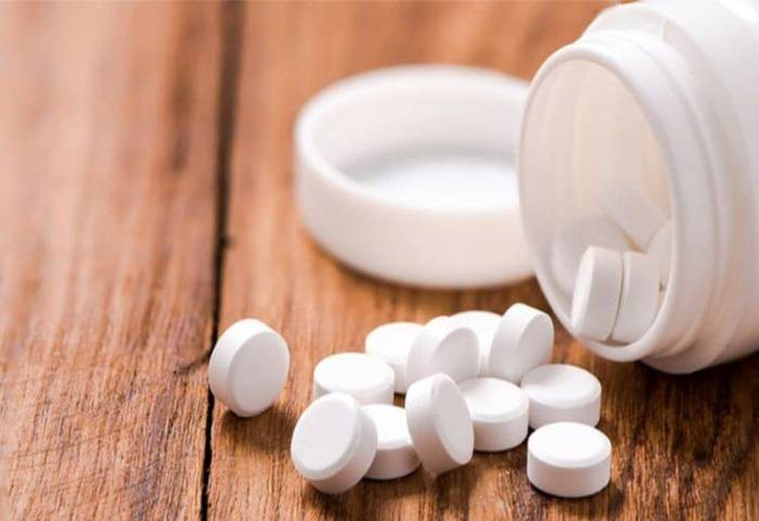 Sau lần tìm gặp L không được, Huy liên tục gọi điện mong L đừng bỏ mình. Chị L đã cương quyết nói lời chia tay. Huy bất lực, hắn bảo xin được gặp lần cuối cùng và chị L đồng ý. Ngày 30/3, Huy từ Thanh Hóa ra Hà Nội. Khoảng 12h cùng ngày, hắn xuống đón chị L. Hai người đi chơi suốt buổi hôm ấy, đến tối thì về thuê phòng tại một nhà nghỉ ở Hà Đông. Chị L không thể ngờ rằng, khi quyết định gặp nhau, Huy đã mua thuốc diệt chuột và hai vỉ thuốc ngủ. (Ảnh minh họa, nguồn internet)