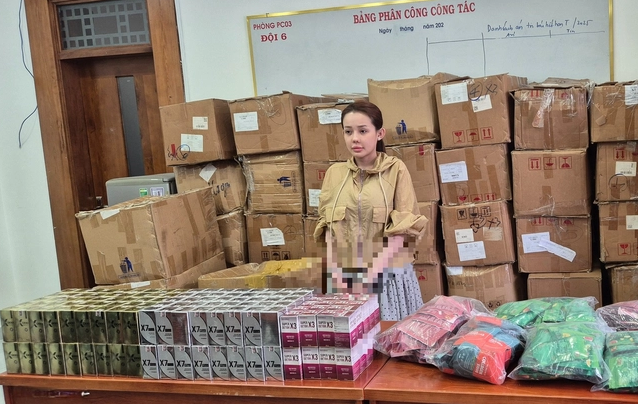 Một trong những yếu tố khiến tên tuổi DJ Ngân 98 được chú ý nhiều hơn là mối quan hệ tình cảm với ca sĩ – nhạc sĩ Lương Bằng Quang (SN 1982). Cặp đôi từng gây sốc khi công khai tình yêu “chú – cháu” lệch tuổi và thường xuyên chia sẻ những hình ảnh thân mật trên mạng xã hội.