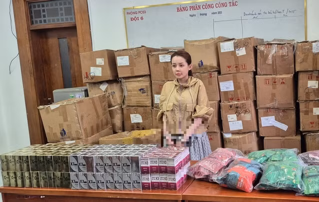 Một trong những yếu tố khiến tên tuổi DJ Ngân 98 được chú ý nhiều hơn là mối quan hệ tình cảm với ca sĩ – nhạc sĩ Lương Bằng Quang (SN 1982). Cặp đôi từng gây sốc khi công khai tình yêu “chú – cháu” lệch tuổi và thường xuyên chia sẻ những hình ảnh thân mật trên mạng xã hội.