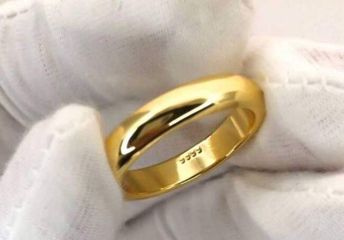 Khai thác thông tin, công an nhận thấy chị G bị mất một xe máy hiệu Yamaha, một dây chuyền vàng tây, một nhẫn vàng, 1 điện thoại di động… Tất cả những chi tiết này khiến các điều tra viên kết luận, đây là một vụ án có dấu hiệu giết người, cướp tài sản rất rõ ràng. Vào thời điểm này, tất cả những vị khách thuê phòng tại nhà nghỉ từ hôm trước đều được mời làm việc. (Ảnh minh họa, nguồn internet)