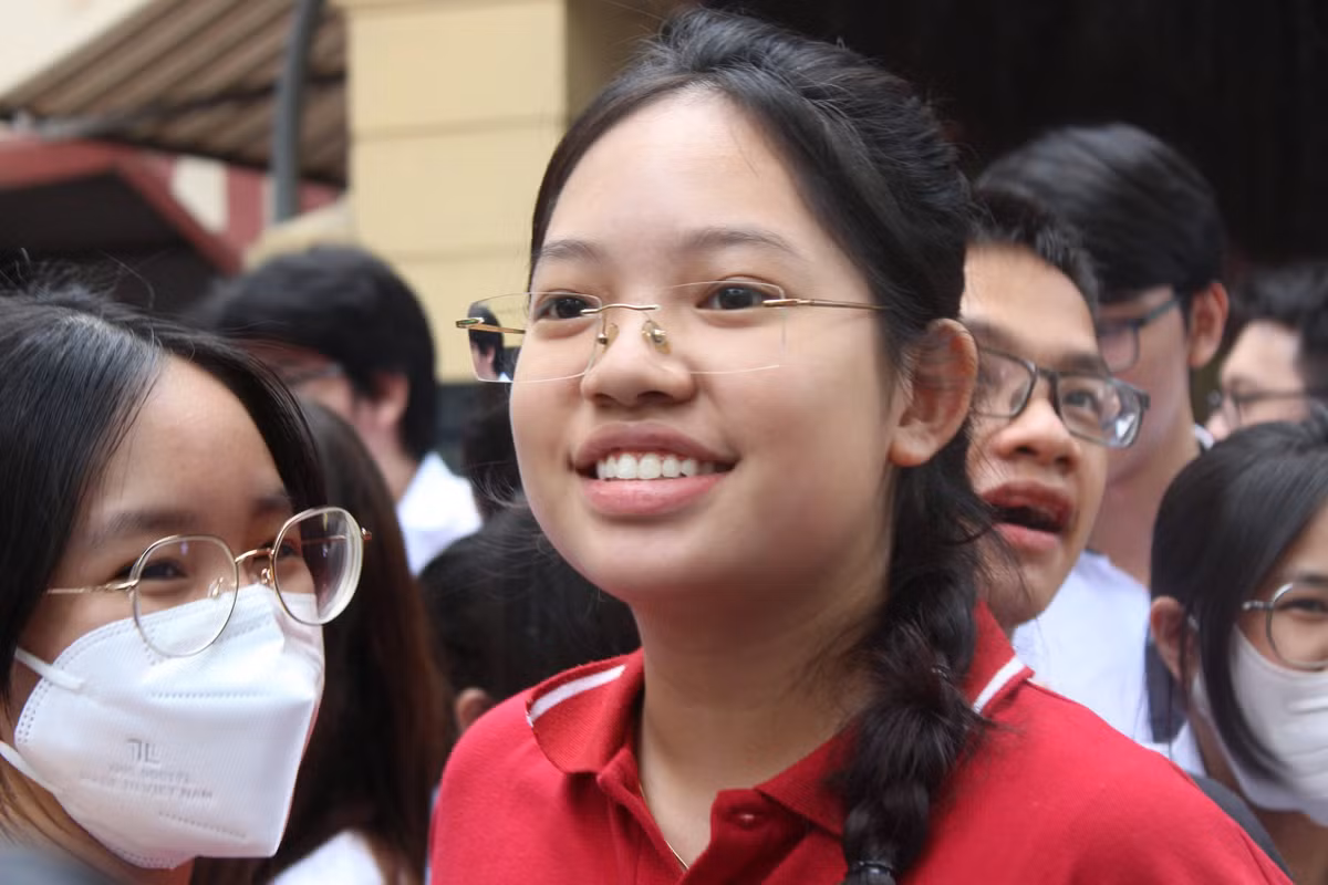 Kết thúc thời gian 120 phút làm bài thi môn Ngữ văn, nhiều thí sinh thở phào nhẹ nhõm, áp lực tâm lý phần nào được giải tỏa trước các môn thi tiếp theo.