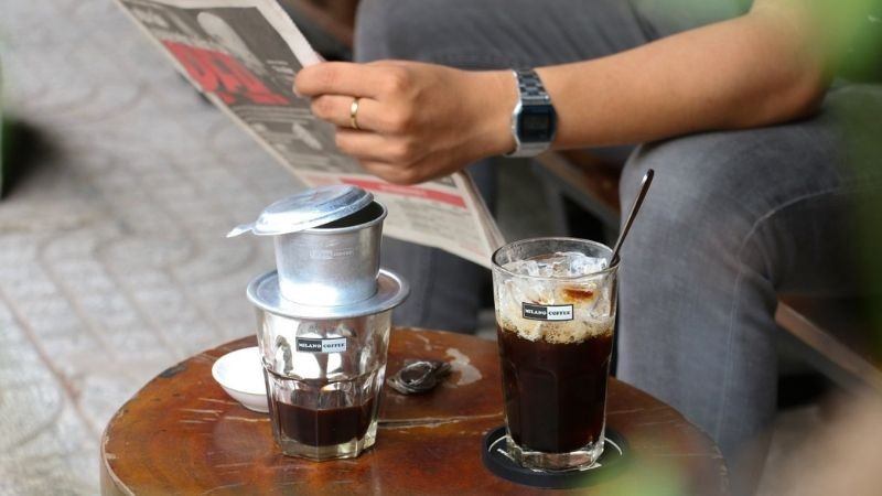 Đến giữa tháng 8/2010, Chinh đã đưa cho Thái 110 triệu đồng và một viên thuốc chứa chất độc xyanua nói là thuốc ngủ phải cho anh N. uống thì mới bắt được. Sáng 24/8/2010, 4 đối tượng bám theo anh N. đến một quán cà phê ở phố Ngô Văn Sở (Hà Nội) thì ép anh N. lên xe taxi chạy thẳng đường cầu Thăng Long hướng Sóc Sơn. (Ảnh minh họa, nguồn internet)