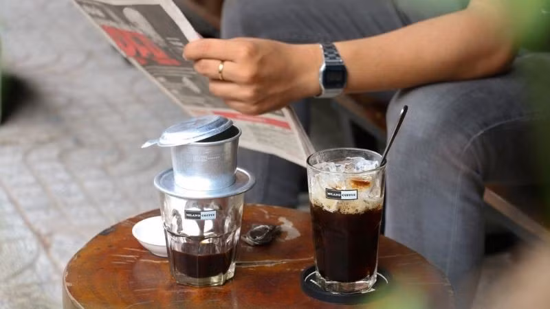 Đến giữa tháng 8/2010, Chinh đã đưa cho Thái 110 triệu đồng và một viên thuốc chứa chất độc xyanua nói là thuốc ngủ phải cho anh N. uống thì mới bắt được. Sáng 24/8/2010, 4 đối tượng bám theo anh N. đến một quán cà phê ở phố Ngô Văn Sở (Hà Nội) thì ép anh N. lên xe taxi chạy thẳng đường cầu Thăng Long hướng Sóc Sơn. (Ảnh minh họa, nguồn internet)