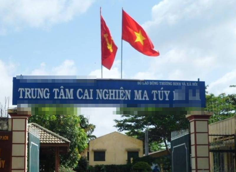 Sự trái khoáy này khiến lực lượng công an để ý. Bản thân Chiến từng bị đưa đi cai nghiện bắt buộc cách đây 10 năm. Thế nhưng, thời gian trước khi xảy ra vụ án mạng, Chiến hoàn toàn không có ý định tự nguyện quay trở lại trung tâm ấy. Chiến rơi vào tầm ngắm ngay sau khi các trinh sát phát hiện thêm nhiều điểm đáng nghi của gã vào thời điểm vụ án xảy ra. (Ảnh minh họa, nguồn internet)