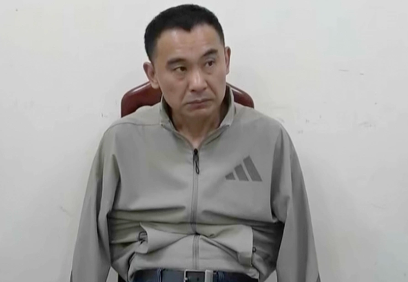 Nhận thấy dấu hiệu bất thường, Cục C04 đã phân công trinh sát thu thập tài liệu, xác minh 2 đối tượng trên. Khoảng một tháng sau, Cục C04 xác lập chuyên án để triệt phá đường dây nghi sản xuất ma túy quy mô lớn này. Quá trình trinh sát, Cục C04 xác định Trương Xuân Minh (51 tuổi, quốc tịch Đài Loan - Trung Quốc) là đối tượng cầm đầu, được Đoàn Văn Hùng (42 tuổi, ở Khánh Hòa) giúp sức. Minh sang Việt Nam từ năm 2021, tạo vỏ bọc đầu tư, kinh doanh, nuôi cá cảnh. (Ảnh đối tượng Trương Xuân Minh)