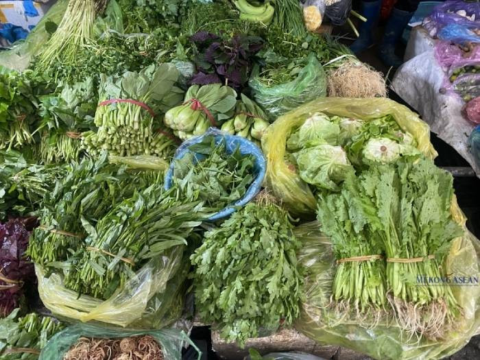 Vợ chồng ông V sống tại thôn Hòa Tô từ rất lâu. Do con trai và con dâu đi làm ăn xa, ông bà ở nhà chăm cháu nội là K. Hàng ngày, ông V làm mộc. Đến sáng lại đưa vợ đi lấy rau đem ra chợ bán. Rạng sáng 5/12/2016, ông V đưa vợ đi nhập rau tại chợ Sặt. Đến khoảng 4h30, hai ông bà trở về nhà. Vợ ông V còn vào giường, lấy tay kéo tấm chăn đang trùm kím mặt cháu K xuống, lúc này, K vẫn cựa quậy rồi ngủ tiếp. Hai ông bà yên tâm, tiếp tục chở nhau ra ra chợ bán hàng như mọi ngày, cháu K ngủ lại một mình. (Ảnh minh họa, nguồn internet)