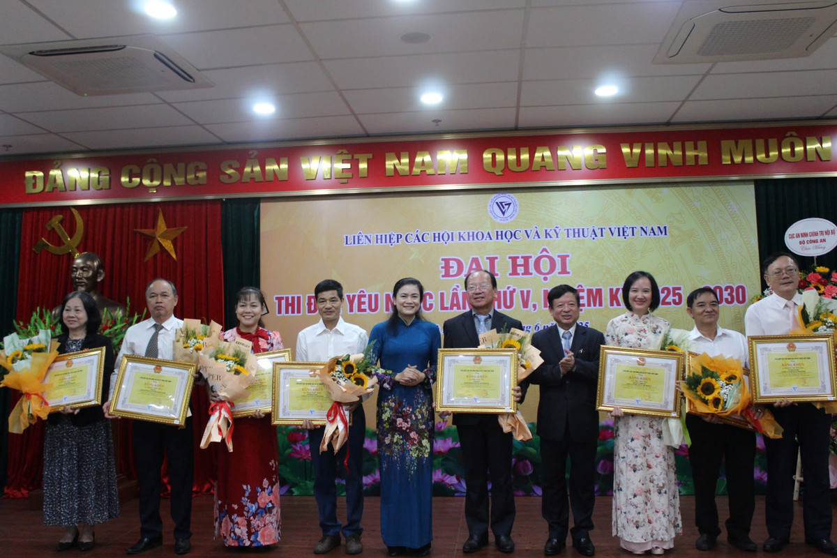 View - Đại hội thi đua yêu nước khẳng định bước phát triển mới | Báo Tri thức và Cuộc sống - TIN TỨC PHỔ BIẾN KIẾN THỨC 24H