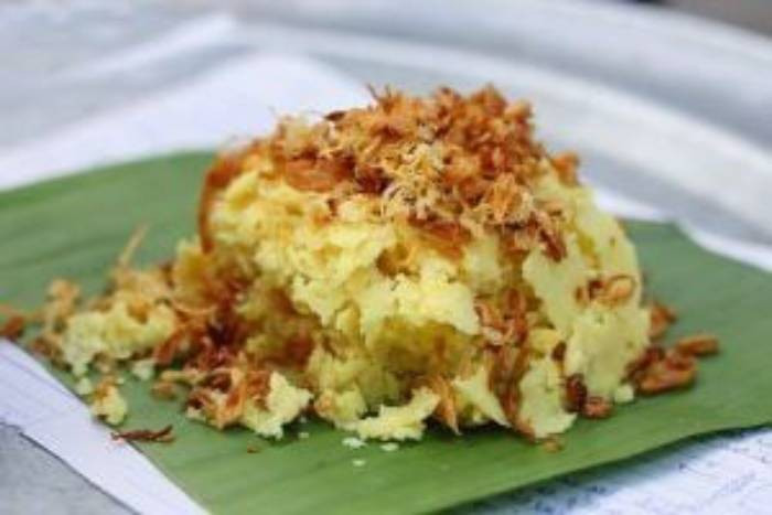 Quá trình bắt giữ nhóm đối tượng trên, công an thu giữ nhiều vũ khí, lượng tiền lớn và ma túy. Tại cơ quan điều tra, nhóm đối tượng khai nhận, tối 26/10, đàn em của Nguyễn Xuân Trường đi ăn xôi ở đầu ngõ 110 Trần Duy Hưng và xảy ra xô xát với nhóm khách khác. Khi hay tin đàn em bị "bắt nạt", Trường "kéo quân" đi "xử lý" nhưng lại bị nhóm kia đánh cho phải bỏ chạy. Uất ức, Trường thông qua một người bạn để nhờ Nguyễn Vĩnh Long (tức Long "ma") giúp đỡ. Nghe tin, Long "ma" đã gom các đối tượng đến rồi đem súng đi trả thù. (Ảnh minh họa, nguồn internet)