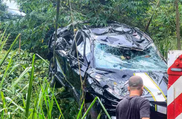 Trưa 22/10, sau khi hoàn tất việc khám nghiệm hiện trường, chiếc ô tô được cẩu lên khỏi vực sâu trong tình trạng bị bẹp dúm phần thân vỏ, phần kính trước bị vỡ vụn hoàn toàn, nhiều túi khí trong xe bung ra. Cơ quan chức năng đã đưa xe ô tô con này về Công TP Bảo Lộc để phục vụ công tác điều tra, làm rõ nguyên nhân vụ tai nạn. Cùng ngày, cơ quan chức năng tiếp tục làm việc với Trần Nguyễn Thu Trang để điều tra làm rõ nguyên nhân ô tô rơi xuống vực trên đèo Bảo Lộc.