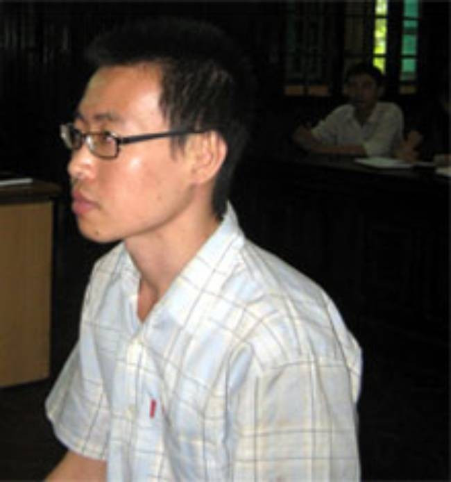 Nhưng trước các bằng chứng hết sức rõ ràng, cuối cùng, Kim Ki Jong đã phải thú nhận, vào tháng 4/2008, qua các mối quan hệ, anh ta được giới thiệu để chị H dạy tiếng Việt cho mình. Suốt quá trình đó, giữa hai người nảy sinh tình cảm yêu đương. Chiều 3/9, sau khi tan học, chị H đến phòng trọ của Jong. Trong lúc nói chuyện, chị H vô tình kể lại mối tình trước đó của mình. Bất giác cơn ghen nổi lên, Jong bắt đầu to tiếng và hai người xảy ra cãi vã.